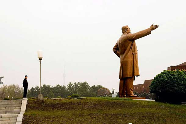 The statue of Kim Il Sung in Pyongyang is 25 metres tall. It is rumoured that it was once completely covered in gold. Chinese leader Deng Xiao Ping was shown the statue on an official visit and commented that it was too ostentatious. The gold covering was later removed.