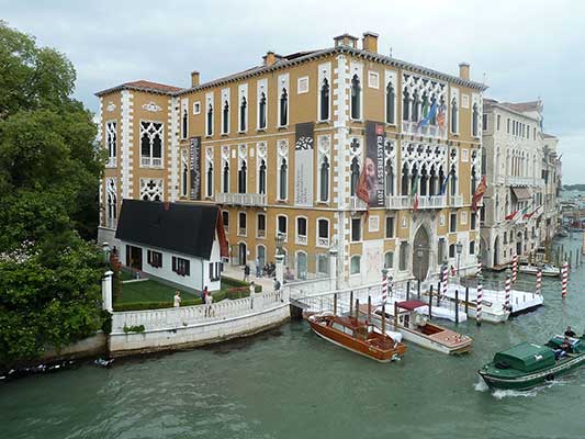 Narrow House - 2010 7 x 1,3 x 16 m | mixed media Photo. Studio Wurm, Courtesy: Installation view at the 54th Biennale di Venezia, Gallery Thaddaeus Ropac, Paris, France; Gallery Xavier Hufkens, Brussels, Belgium; Lehmann Maupin Gallery, New York, USA