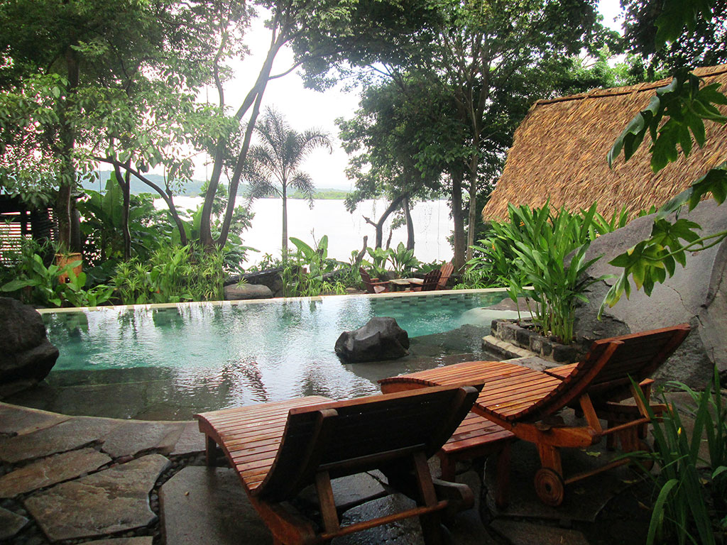 15-infinity-pool-at-Jicaro-Island-eco-lodge