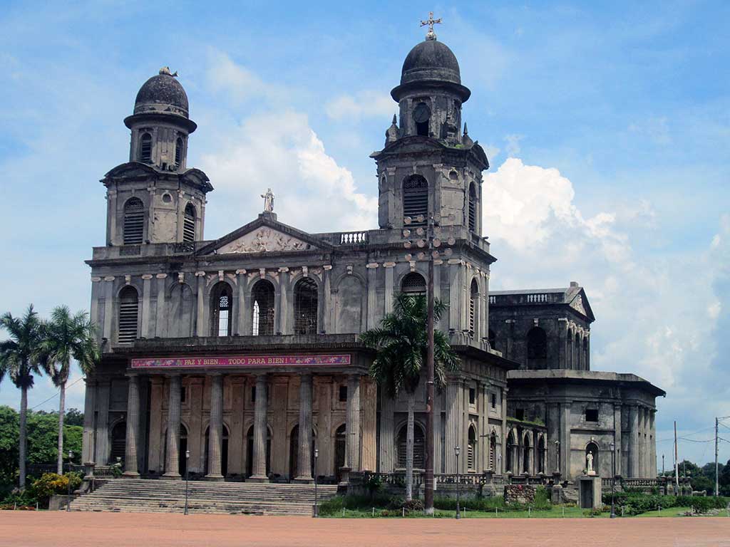 60-The-old-ruined-cathedral.Plaza-de-la-revolucion.-Managua