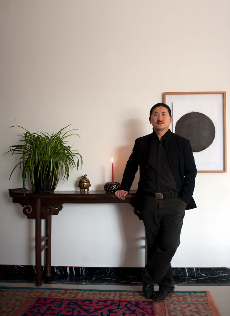 The-artist-in-his-house-in-Beijing