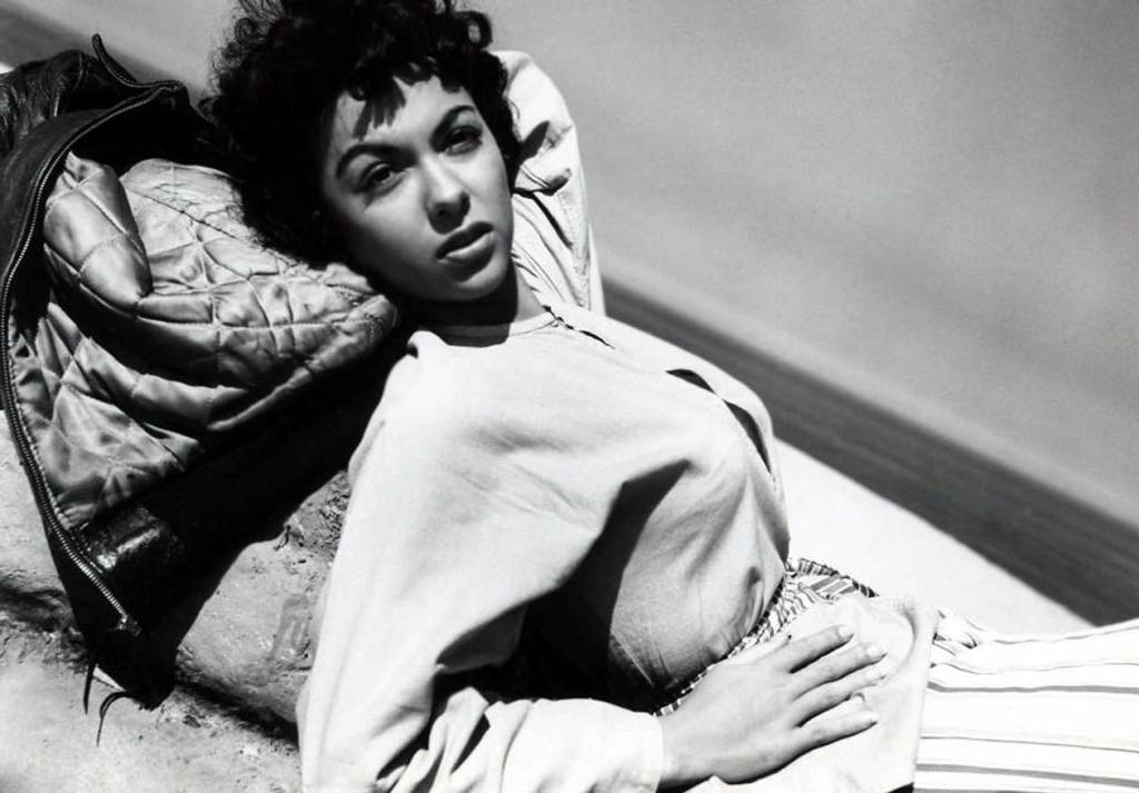 Rita Moreno, in El Alamein