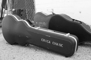 Erica Chase, guitar case, pc Veronica Gutierrez