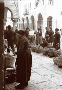 Before Halloween the filò - lady in the market